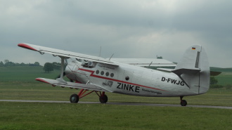 Die An2 mit 1000PS und 30Liter Hubraum, 18m Spannweite, Dienstgipfelhöhe 4400m, Reichweite 1390km, max. Geschwindigkeit 258km.